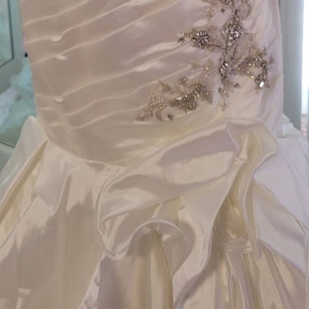 Impressions Bridal, size 10, color:Ice white